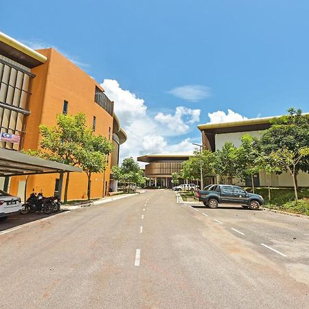 Capital O 90614 Cvia Ummul Hotel Padang Besar Extérieur photo