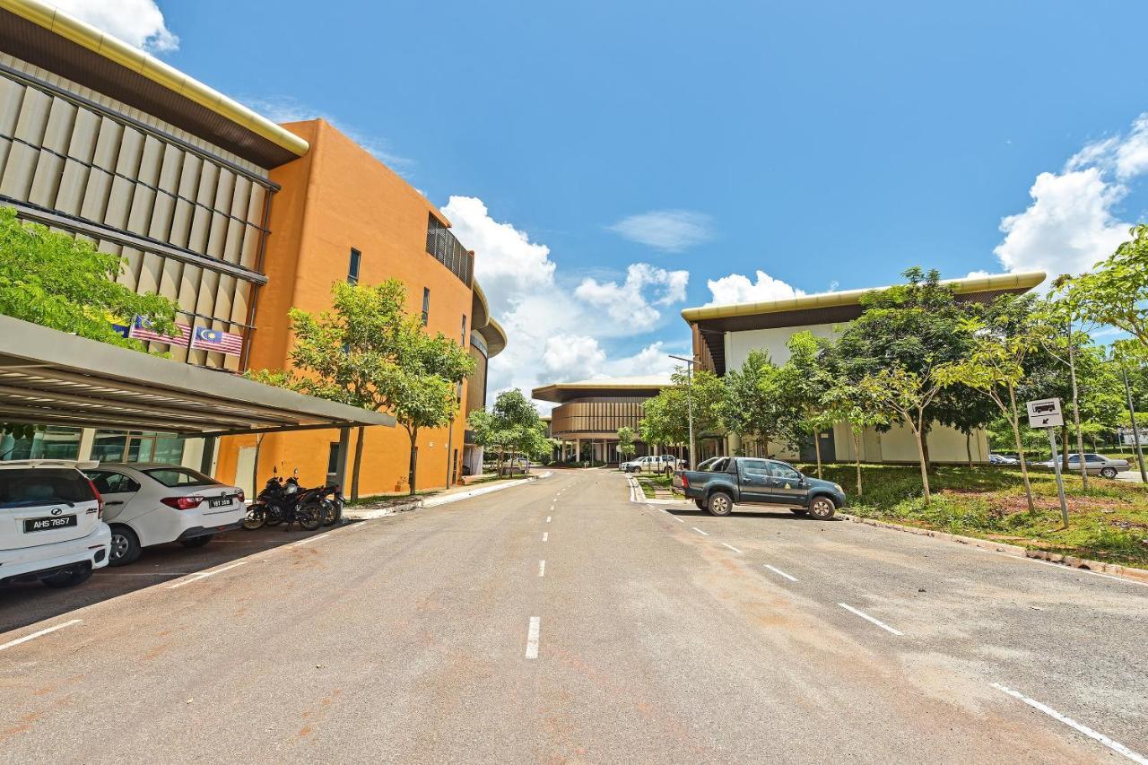 Capital O 90614 Cvia Ummul Hotel Padang Besar Extérieur photo