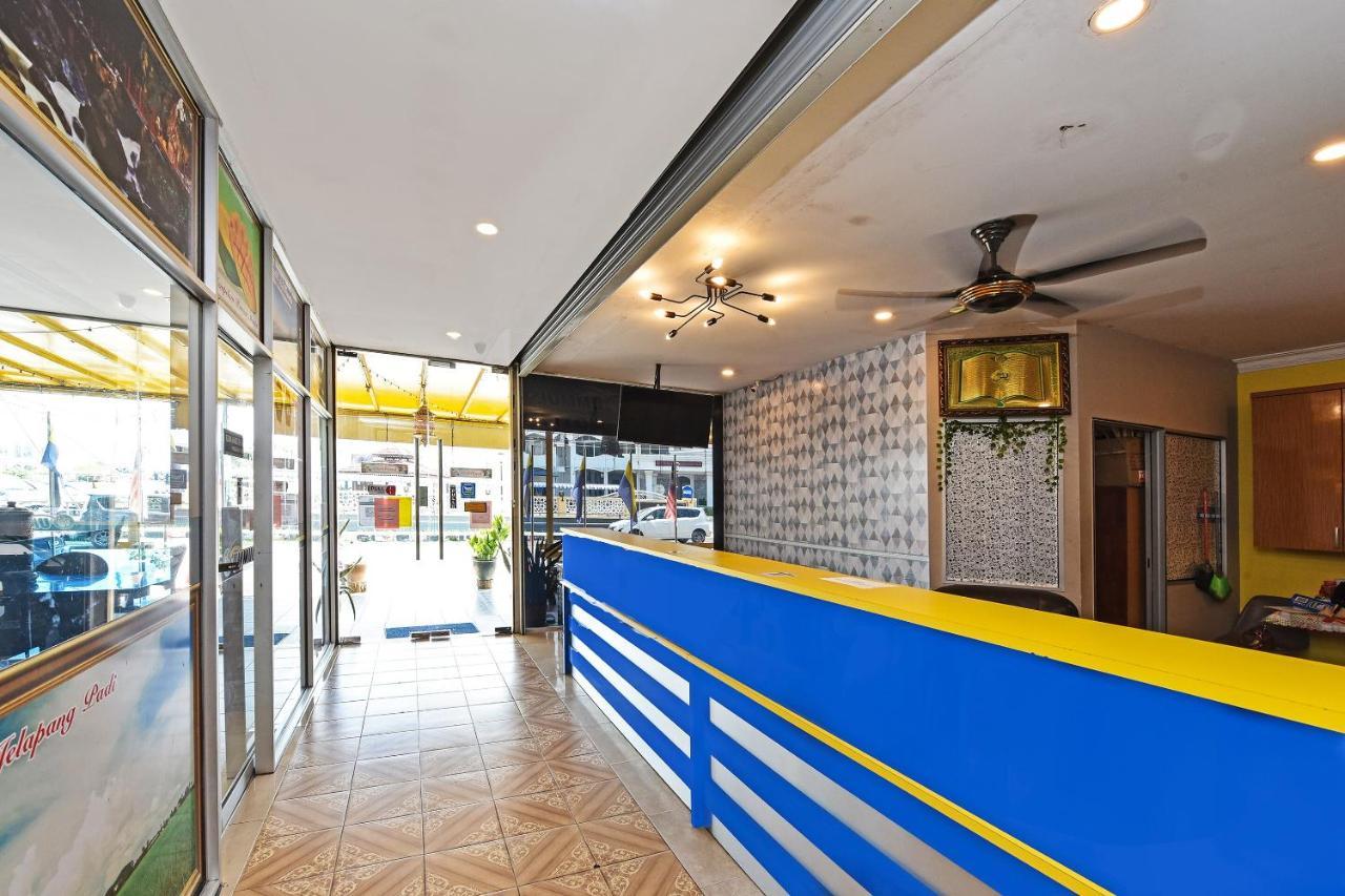 Capital O 90614 Cvia Ummul Hotel Padang Besar Extérieur photo