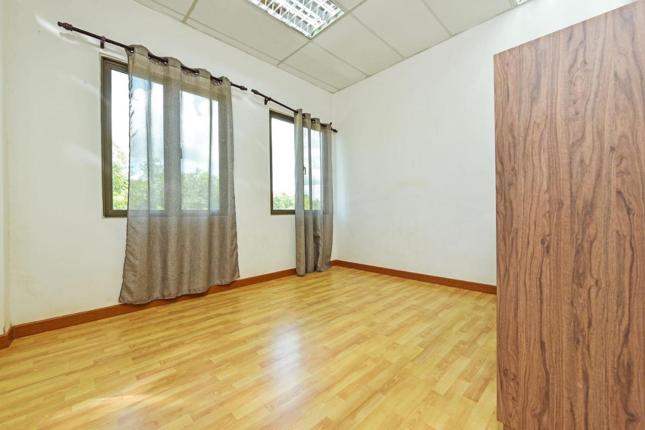 Capital O 90614 Cvia Ummul Hotel Padang Besar Extérieur photo