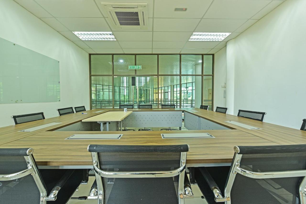 Capital O 90614 Cvia Ummul Hotel Padang Besar Extérieur photo