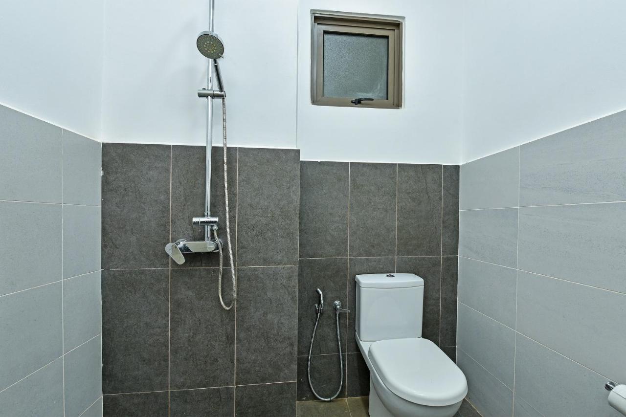 Capital O 90614 Cvia Ummul Hotel Padang Besar Extérieur photo